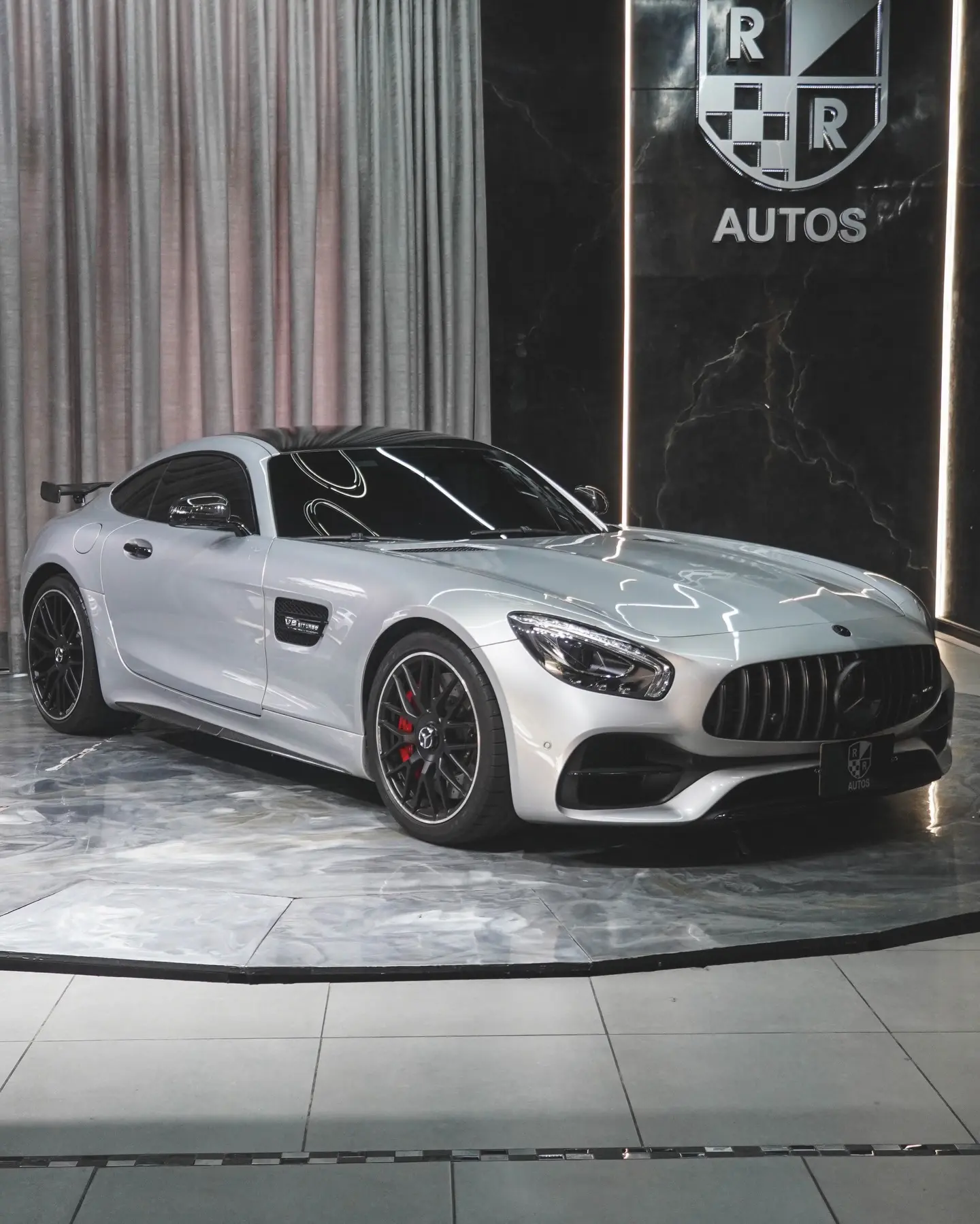 Sedán & performance